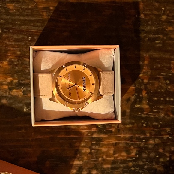 🌟Stunning Rose Gold SPGBK NORTH CAROLINA 2016 Elizabeth Leather Strap Watch! 🌟 - Picture 3 of 4